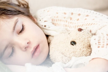 Schlaf im Kindesalter – die korrekte Schlafhygiene und Melatonin als mögliche Hilfe