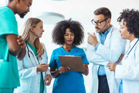 Interdisziplinäre Therapie bei Kopf-Hals-Tumoren: Von systemischer Behandlung bis Ernährungstherapie